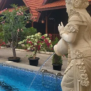 3* Pensión Uli Wood Villa, Bali - Near Gwk