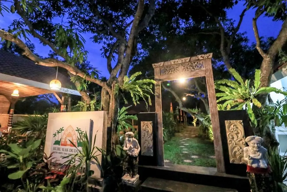ג'ימבאראן Kubu Kak Dudung Villas